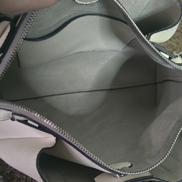 Guess White Leather Shoulder Bag W/ Colorful Tassel Bag Charms (FAIR/GOOD) ✨️ - Picture 14 of 16